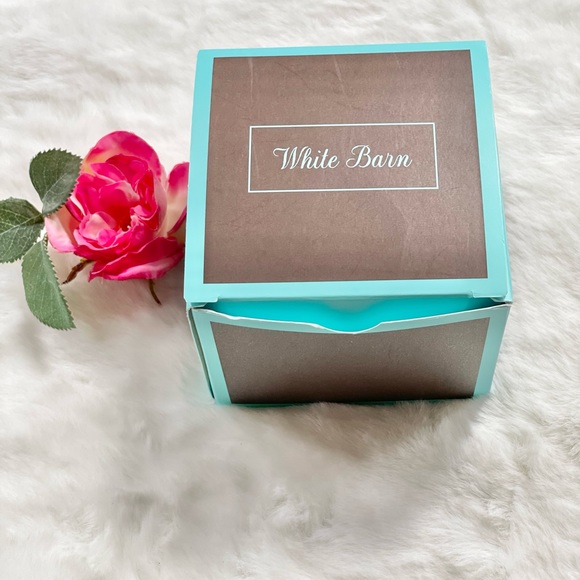 New with tag WHITE BARN “WHITE GARDENIA” Scented Candle w/essential oils 14.5oz - Picture 4 of 4